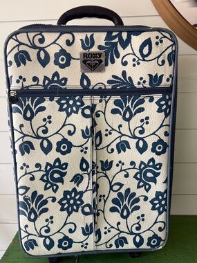 Roxy Vintage Rolling Luggage